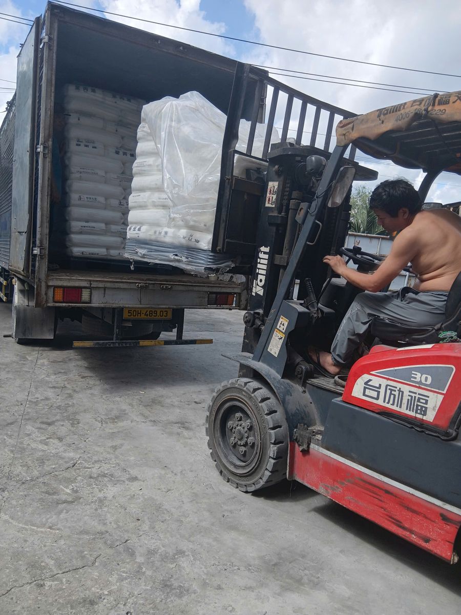 Xe tải nhận vận chuyển hàng hóa Bến Cát đi liên tỉnh an toàn siêu tốc