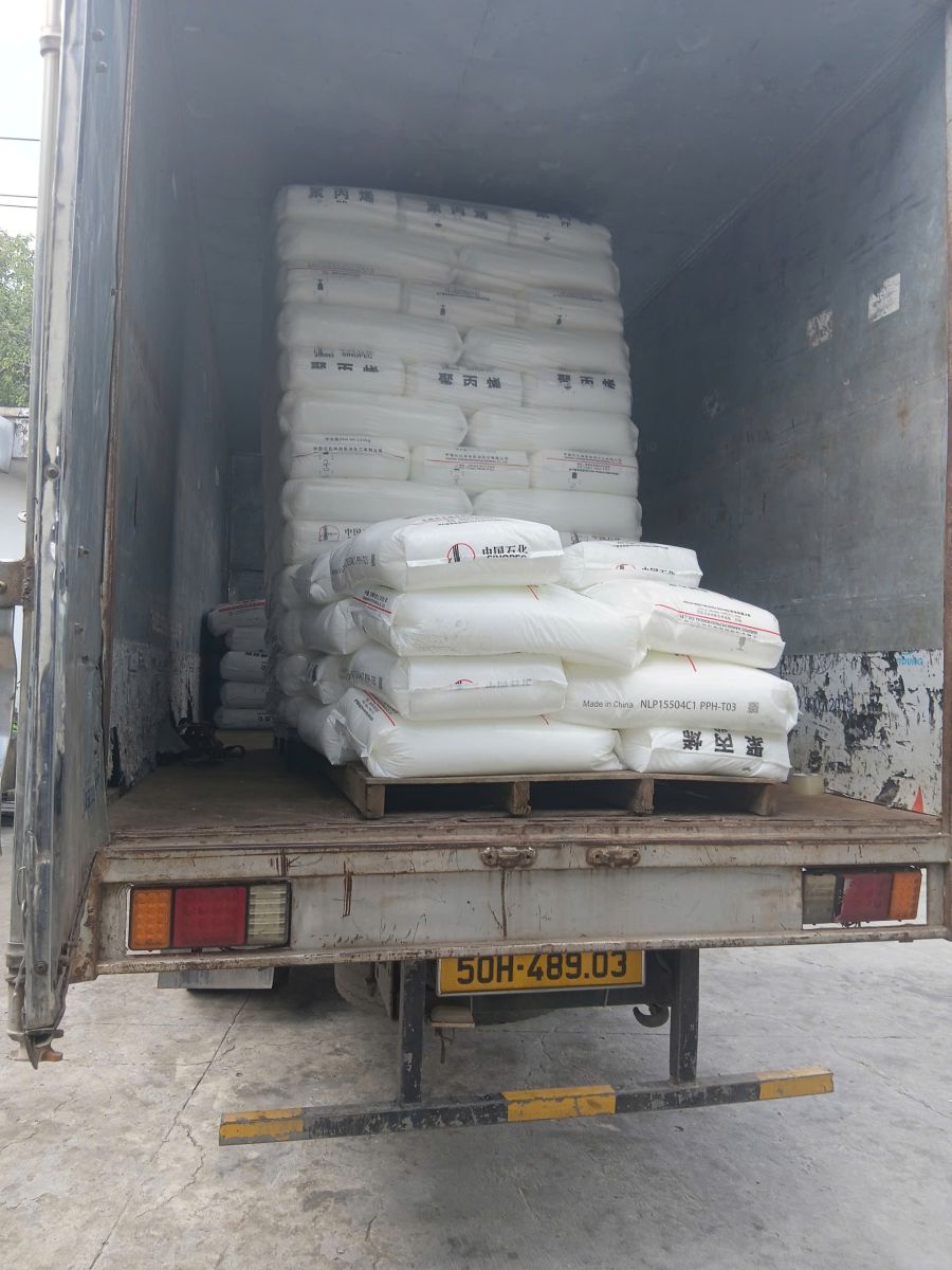 Kho bãi tập kết dịch vụ chuyển hàng hóa Bến Cát Bình Dương rộng rãi