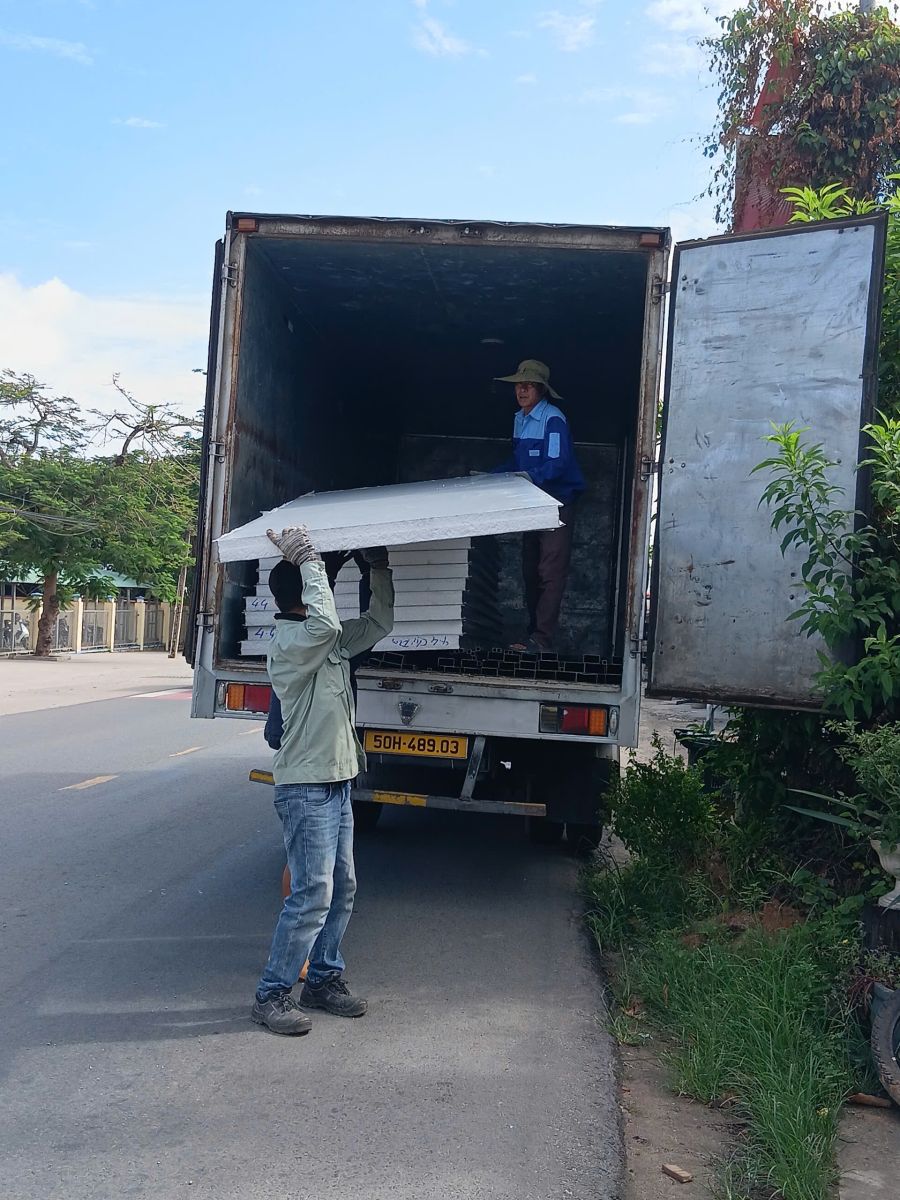 Kho bãi tập kết dịch vụ chuyển hàng hóa Dĩ An nhận hàng tận nơi