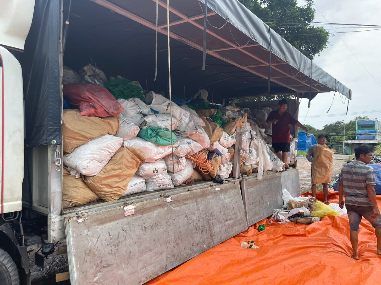 Kho bãi tập kết dịch vụ chuyển hàng hóa Thuận An nhận hàng tận nơi