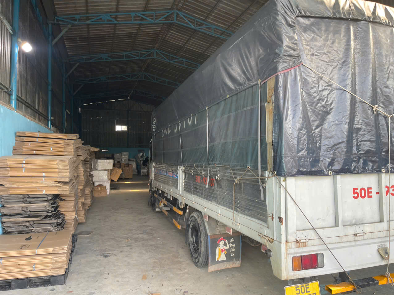 Đội xe tải chuyển hàng hóa Thuận An nhận chuyển hàng tận nơi uy tín Minh Mẫn