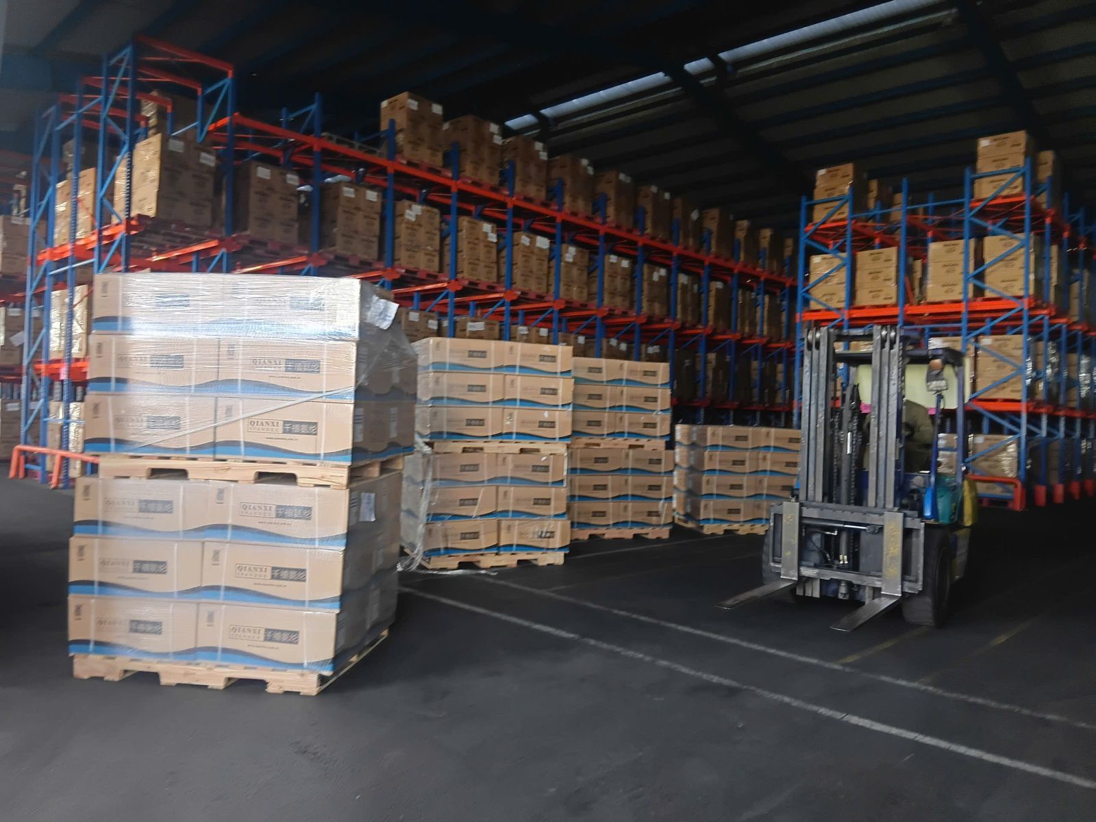 Xe tải chuyên chở liên tỉnh đường dài đi qua các tỉnh miền Trung và miền Bắc