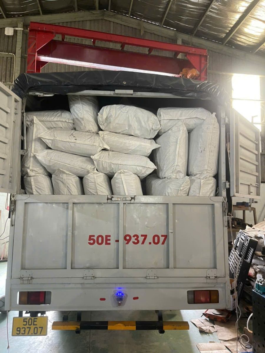 Xe tải chạy tuyến dịch vụ vận chuyển liên tỉnh cho KCN Bình Dương an toàn