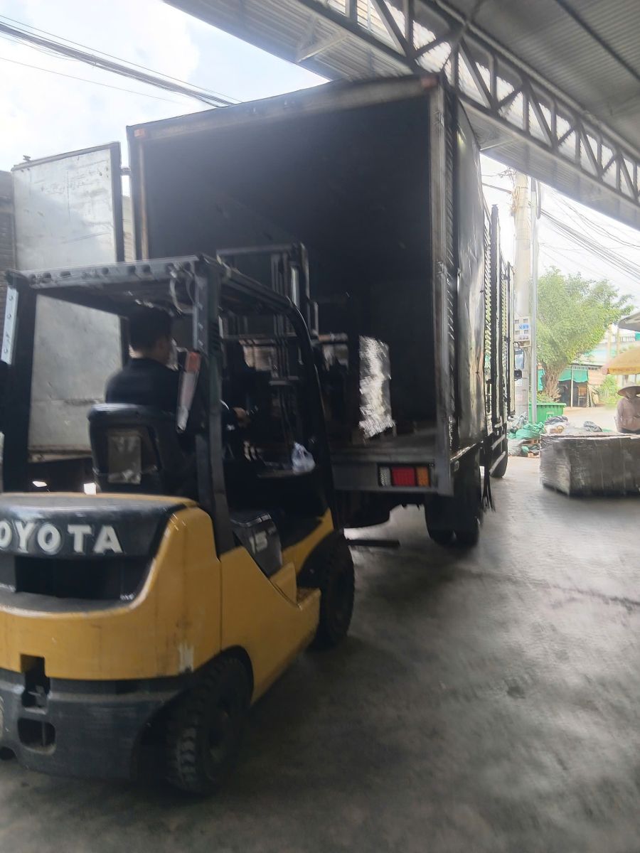 Đội xe dịch vụ vận chuyển cho thuê xe tải chở hàng giá rẻ nhận hàng nhanh tại Bình Dương
