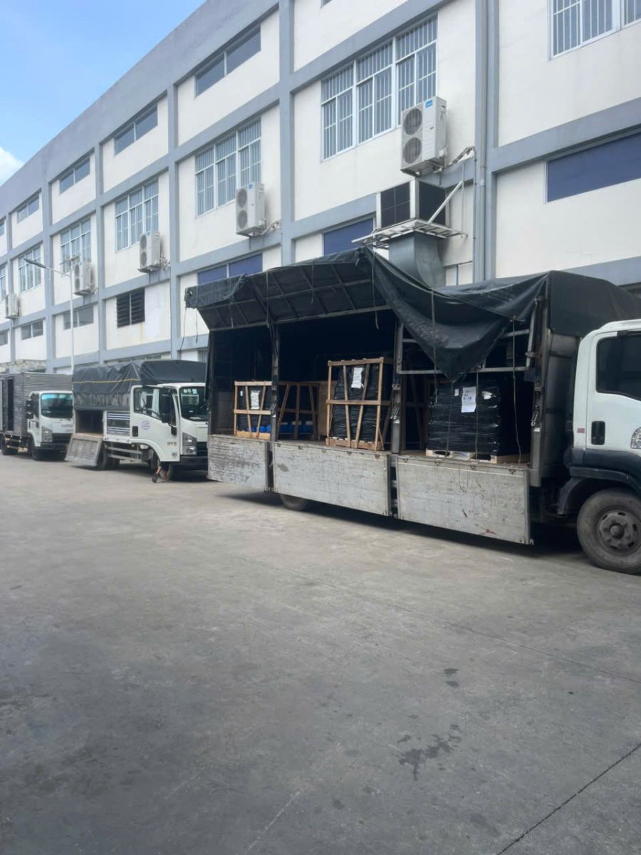 Bãi xe tập kết giao nhận dịch vụ chuyển hàng toàn quốc chuyên nghiệp Minh Mẫn