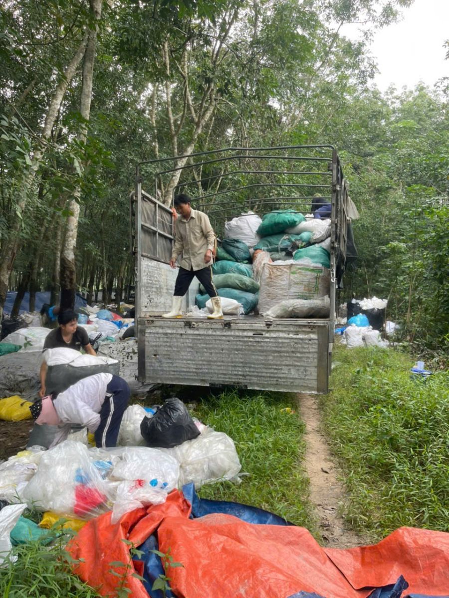 Xe tải thực hiện dịch vụ vận chuyển nhà kho xưởng từ Bình Dương đi Đồng Nai Minh Mẫn