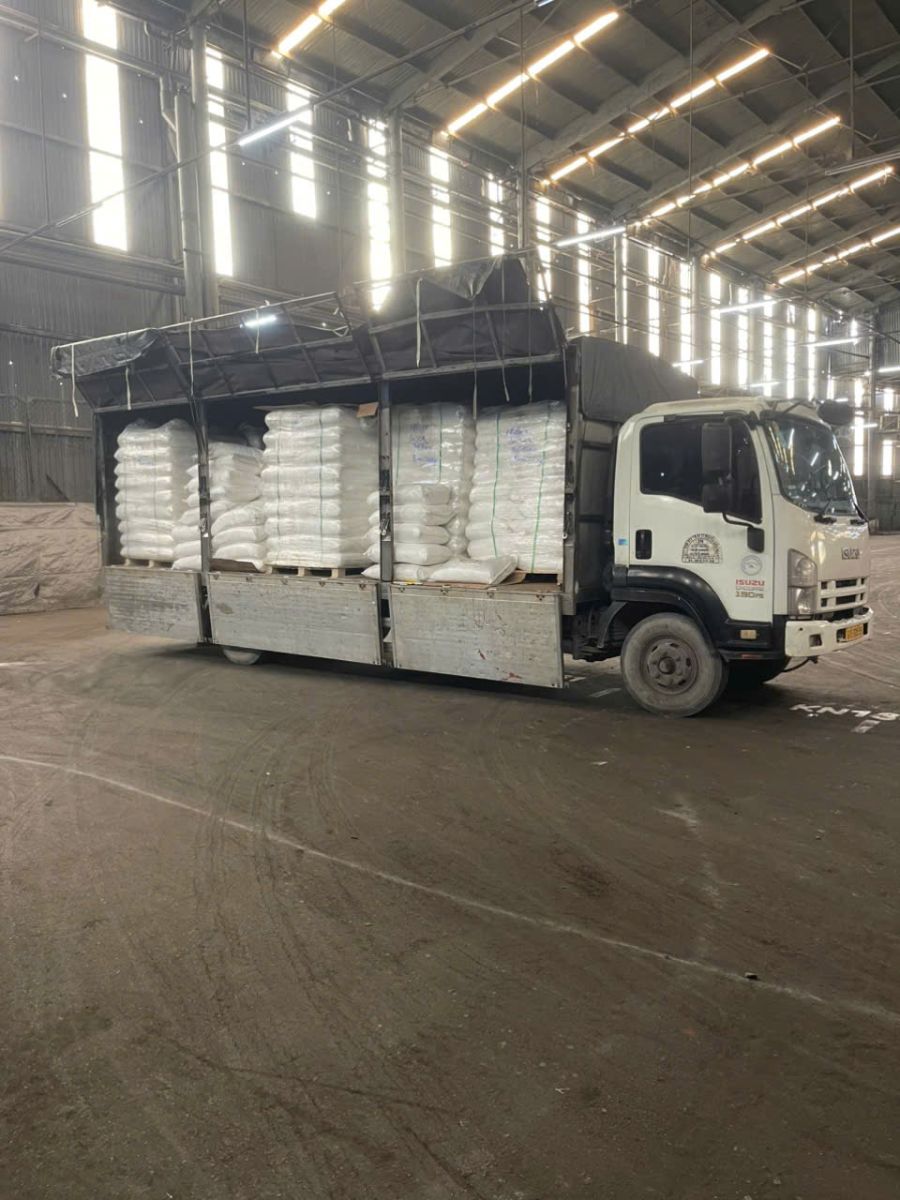 Xe tải vận tải hàng hóa di chuyển trên tuyến đường Bình Dương đi Đồng Nai