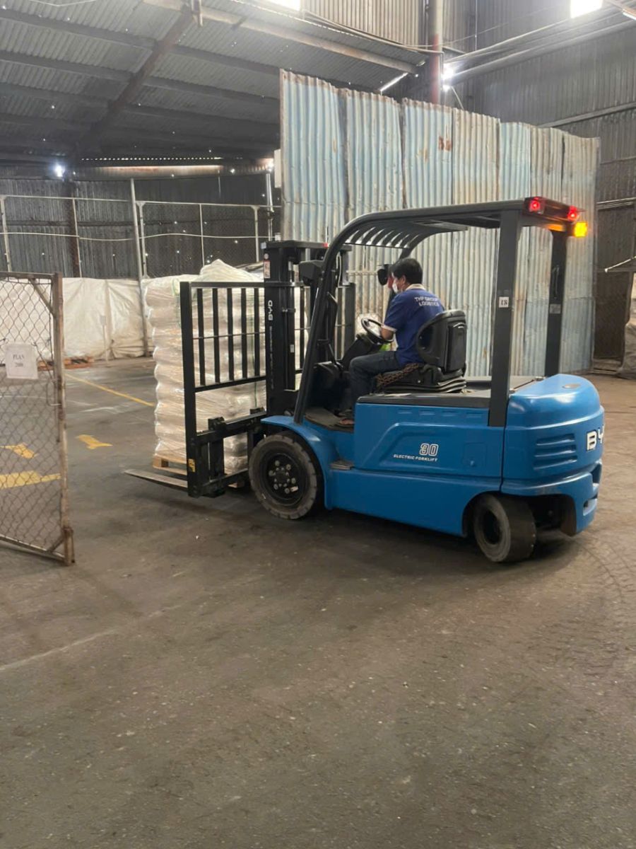 Bãi tập kết phương tiện dịch vụ vận chuyển liên tỉnh chuyên nghiệp Minh Mẫn